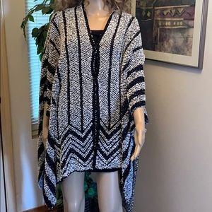Shawl black/white Sz lg